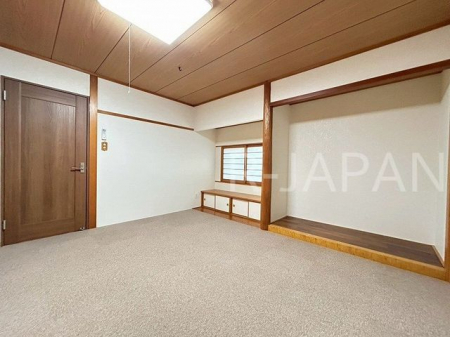 ���ց@����