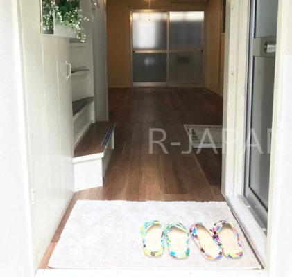 ���ց@����